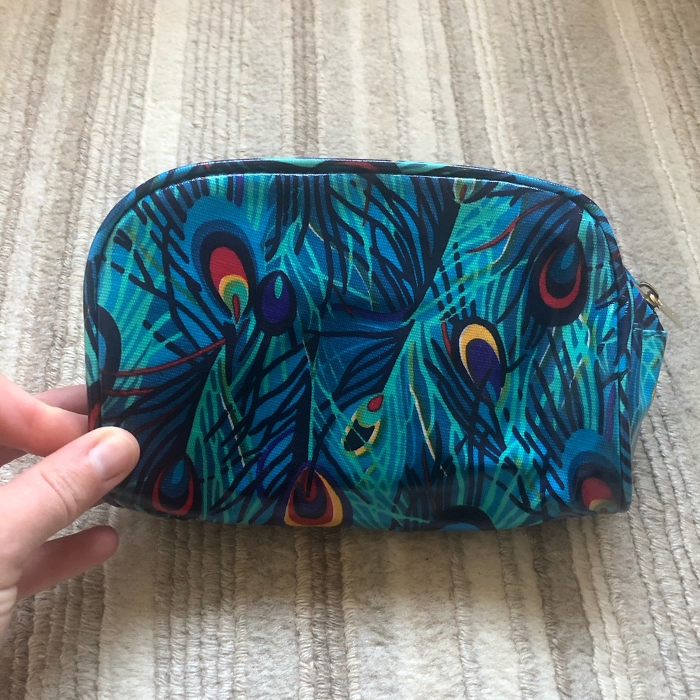 BRAND NEW-: make-up bag